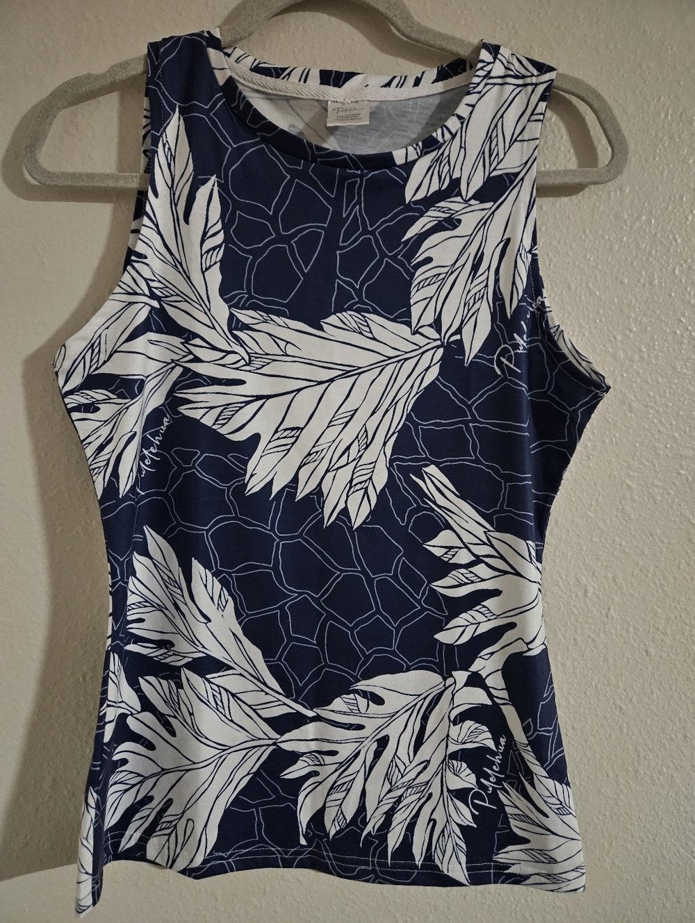 Pulelehua Maui 'Ulu Breadfruit Print High-Neck Tank Top - Blue/White - Size M